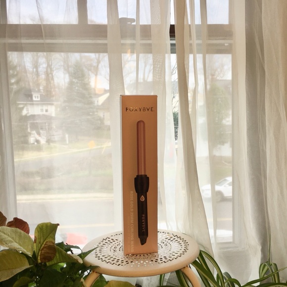Foxy Bae 25mm Rose Gold Curling Wand - Picture 2 of 4